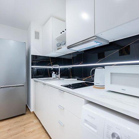 Mgr Pokoje W Samym Centrum Warszawy By Metro Rondo Onz - Super Bed Year23 Varsó Kültér fotó